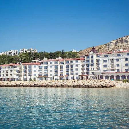 Cotty , Complex Carpe Diem Balchik, Free Parking & Swimming Pool